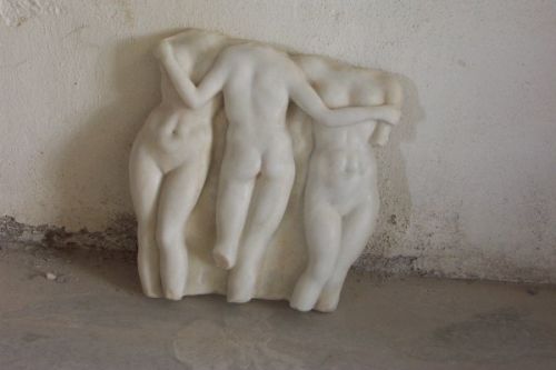 marmor wandskulptur Ménage-à-trois