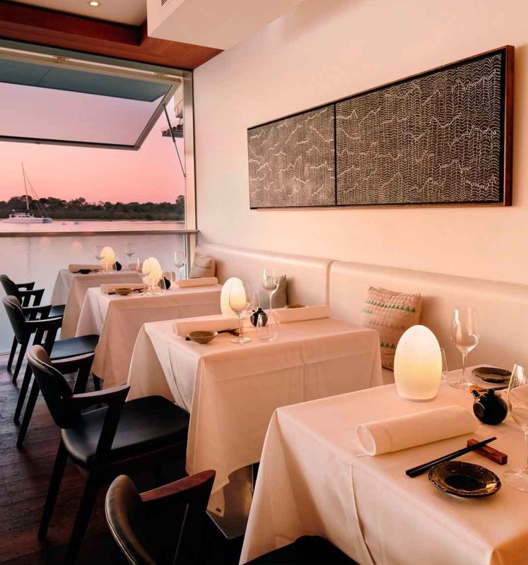 NEOZ cordless table lamp Egg Fritted