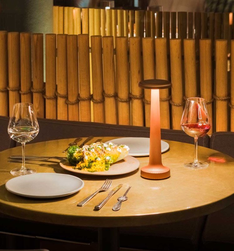 NEOZ Poppy Kabellose Tischlampe Black