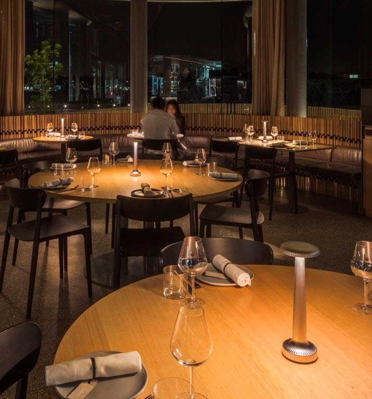 NEOZ Poppy Kabellose Tischlampe Black