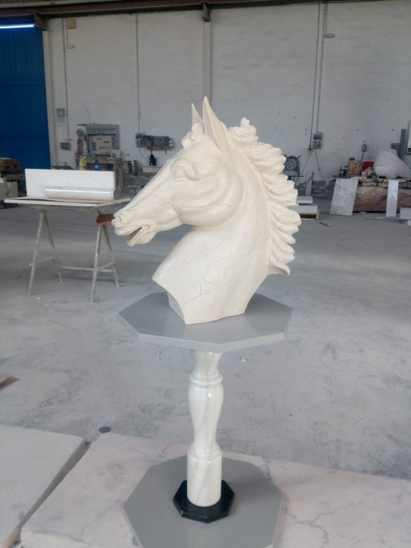 sculpture horse's head