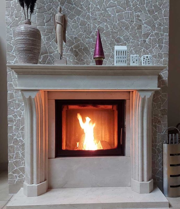 Stilkamin Aguilar marmorkamin Crema Marfil geschliffen